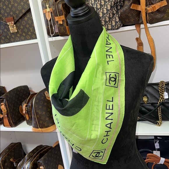 CHANEL SCARF - Picture 9 of 12